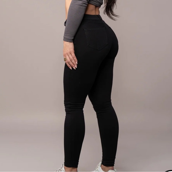 Mid Rise Jeans - Picture 2 of 8